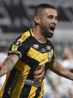 لوكاس تريخو في ملعب مانويل فيريريرا في أسونسيون (Lucas Trejo at the Manuel Ferrerira Stadium in Asuncion). مصدر الصورة: NORBERTO DUARTE / AFP