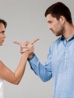الكلمات التي تهاجم شخصية الزوج أو تمسّ كفاءته ورجولته تعد من أخطر مشاكل الحياة الزوجية - المصدر: magnific by cookie studio