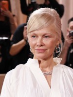 باميلا أندرسون Pamela Anderson في حفل توزيع جوائز غولدن غلوب. مصدر الصورة: Michael Tran / AFP