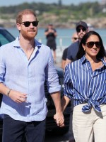 الأمير هاري وزوجته ميغان على شاطئ بوندي في سيدني (Prince Harry and his wife Meghan at Bondi Beach in Sydney). مصدر الصورة: Jonathan Brady / POOL / AFP