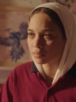 جيدا منصور في مسلسل أندر إيدج - الصورة سكرين شوت من شاشة عرض المسلسل