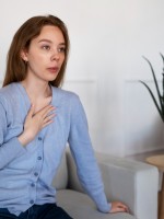 الشعور بضيق في الصدر قد يكون علامة على مشكلة كامنة - المصدر freepik