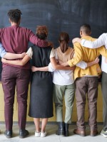 كيف تبني شبكة علاقات قوية؟	