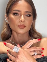 أناقة مجوهرات نيللي كريم- الصورة من حسابها على انستجرام