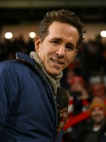 ريان رينولدز Ryan Reynolds في ملعب ريسكورس جراوند في ريكسهام، شمال ويلز. مصدر الصورة: Oli SCARFF / AFP