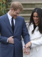 الأمير هاري وميغان ماركل في حديقة سانكن بقصر كنسينغتون (Prince Harry and Meghan Markle in the Sanken Garden at Kensington Palace). مصدر الصورة: Daniel LEAL / AFP