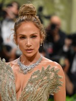 جينيفير لوبيز  Jennifer Lopez في حفل ميت غالا 2024 (مصدر الصورة:ANGELA WEISS / AFP