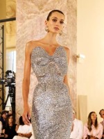 زي من السيليكون فوق الطين من سكياباريللي Schiaparelli  خريف وشتاء 2026- 2027 - الصورة من العلاقات العامة