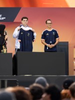 لحظة الكشف عن قميص المنتخب الفرنسي - الصورة من المركز الإعلامي
