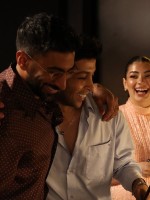 أنس بوخش مع ليلى زاهر وهشام جمال من كواليس التصوير - الصورة من حساب ليلى زاهر على انستغرام