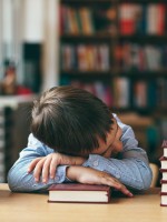 صورة علامات خفية تدل على تأثر تحصيل طفلك الدراسي