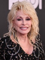 دوللي بارتون Dolly Parton- مصدرالصورة: Photo by Theo Wargo / GETTY IMAGES NORTH AMERICA / Getty Images via AFP