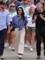 الأمير هاري وزوجته ميغان في ميناء سيدني (Prince Harry and his wife Meghan in Sydney Harbour). مصدر الصورة: Jonathan Brady / POOL / AFP