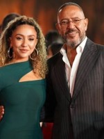 زينة عبدالباقي ووالدها الفنان أشرف عبدالباقي- الصورة من المركز الإعلامي لمهرجان القاهرة