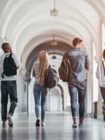 استعداد طلاب الجامعة لعام دراسي جديد