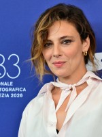 جاسمين ترينكا Jasmine Trinca في مهرجان فينيسيا السينمائي 2026. مصدر الصورة: Stefano RELLANDINI / AFP