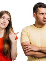 عندما يعاند الزوج أو يغضب، فهو غالباً يدافع عن مساحته أو يشعر بالضغط النفسي - المصدر: magnific 