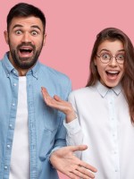 تفسير حلم الضحك مع شخص اعرفه في المنام