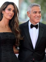جورج كلوني وأمل كلوني في مهرجان فينيسيا السينمائي 2026. مصدر الصورة: Tiziana FABI / AFP