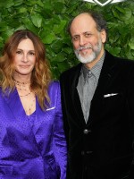 جوليا روبرتس (Julia Roberts) ولوكا غوادانيينو (Luca Guadagnino) في حفل جوائز جوثام السينمائية الخامس والثلاثين عام 2025. مصدر الصورة: John Nacion / Variety via Getty Images