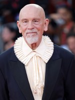 جون مالكوفيتش (John Malkovich) في عرض فيلم "Wild Horse Nine" بمهرجان فينيسيا السينمائي عام 2026. مصدر الصورة: Vittorio Zunino Celotto / Getty Images