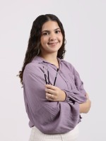 الفنانة التشكيلية والكاتبة السعودية مجد الدباغ