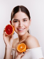 كيف تعرفين أن لديكِ نقص فيتامين "C" من دون فحوصات؟- Image by lookstudio on Magnific
