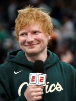إد شيران في حديقة تي دي في بوسطن، ماساتشوستس (Ed Sheeran at TD Garden in Boston, Massachusetts). مصدر الصورة: Winslow Townson/Getty Images/AFP