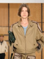 بربري Burberry ربيع صيف 2027 - مصدر الصورة Launchmetrics/Spotlight ©