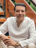 مصطفى كامل- الصورة من صفحته الرسمية على فيسبوك