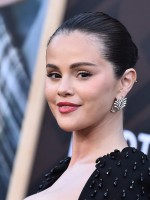 سيلينا غوميز Selena Gomez من مسرح إيجيبشن في لوس أنجلوس - Photo by LISA O'CONNOR / AFP