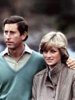 الملك تشارلز والأميرة ديانا خلال شهر عسلهما في قلعة بالمورال (King Charles and Princess Diana during their honeymoon at Balmoral Castle). مصدر الصورة: POOL / AFP