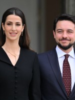 ولي العهد الأمير الحسين وزوجته الأميرة رجوة الحسين في قصر الإليزيه بباريس (Crown Prince  Hussein and his wife Princess Rajwa Al Hussein at the Elysee Palace in Paris). مصدر الصورة: Mustafa Yalcin/Anadolu via Getty Images