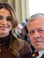 الملكة رانيا والملك عبد الله الثاني في لندن، إنجلترا (Queen Rania and King Abdullah II in London, England). مصدر الصورة: Mark Cuthbert/UK Press via Getty Images