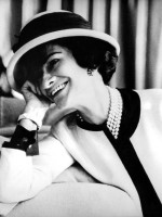 مصممة الأزياء كوكو شانيل  Coco Chanel ( مصدر الصورة:  Apic/Getty Images)