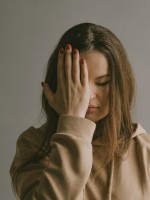 كيف يتخلص كل برج من التوتر اليومي؟ نصائح فلكية لاستعادة الهدوء