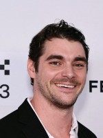 آر جي مت (RJ Mitte) يحضر العرض الأول لفيلم "Westhampton" خلال مهرجان تريبيكا السينمائي في نيويورك عام 2025. مصدر الصورة: Theo Wargo / Getty Images via AFP