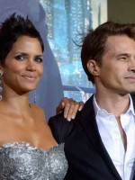 هالي بيري وأوليفييه مارتينيز في هوليوود، كاليفورنيا (Halle Berry and Olivier Martinez in Hollywood, California). مصدر الصورة: Kevin Winter/Getty Images/AFP