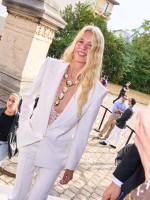 إطلالة كلوديا شيفر Claudia Schiffer في عرض كلوي Chloe -الصورة من Launchmetrics/Spotlight ©