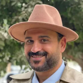 أكرم حسني- الصورة من صفحته الرسمية على إنستغرام