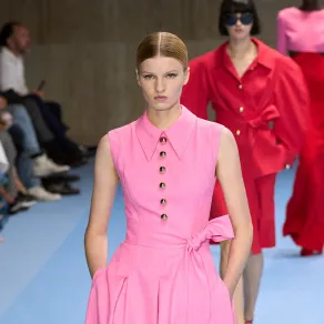 فستان من كارولينا هيريرا Carolina Herrera - الصورة من Launchmetrics/Spotlight ©