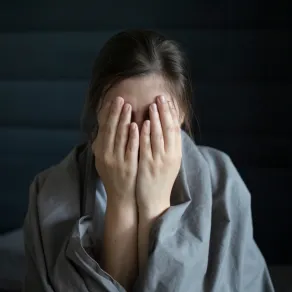 التغييرات الهرمونية خلال انقطاع الطمث تجعلك عرضة للقلق- المصدر: shutterstock
