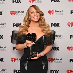 ماريا كاري في كاليفورنيا (Mariah Carey in California). مصدر الصورة: on Kopaloff / GETTY IMAGES NORTH AMERICA / Getty Images via AFP