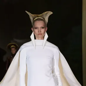 عرض ستيفان رولان Stephane Rolland Spring Summer 2025  - الصورة من Launchmetrics/Spotlight ©