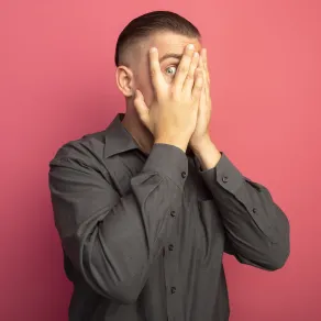 مواقف في العمل تكشف الصراع من قول كلمة