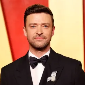 جاستن تيمبرليك يحضر حفل فانيتي فير لجوائز الأوسكار في واليس، في 10 من مارس 2024 ( Justin Timberlake attends the Vanity Fair Oscars Party at the Wallis , on March 10, 2024) -مصدر الصورة: Michael TRAN / AFP