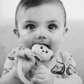 صورة طفل في سن التسنين