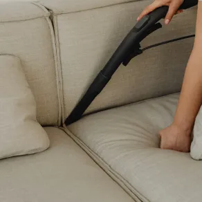 تنظيف الأريكة المنجدة