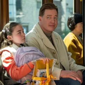 مشهد من فيلم Rental Family - الصورة من موسوعة الأفلام العالمية IMDB