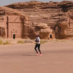 أحد المشاركين في سباق لهيب العلا الصحراوي. الصورة من الموقع الإلكتروني الرسمي للعلا